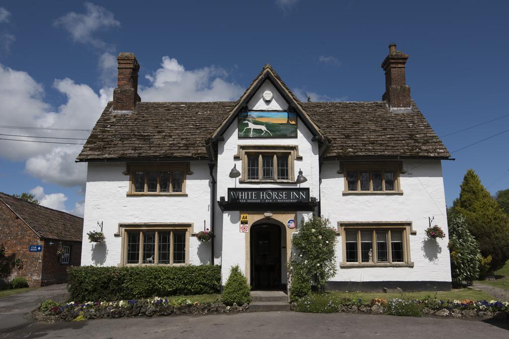 The White Horse Inn Calne Esterno foto